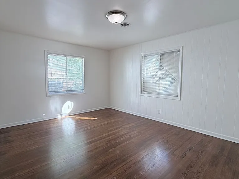610 Stephen St — Photo 10