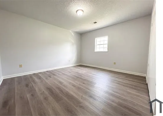 4 bed, 1967 sqft, $1,650 — Photo 3
