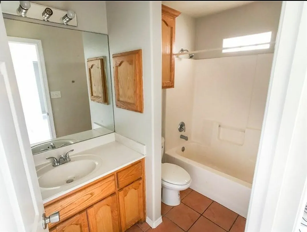 2 bed, 900 sqft, $795 — Photo 4