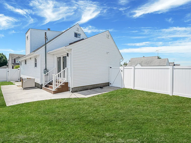2 Spencer St — Photo 16