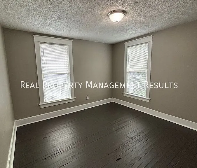 815 E Gum St — Photo 13