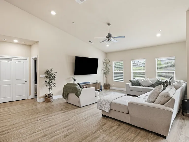 6213 Cape Cod Ave — Photo 8