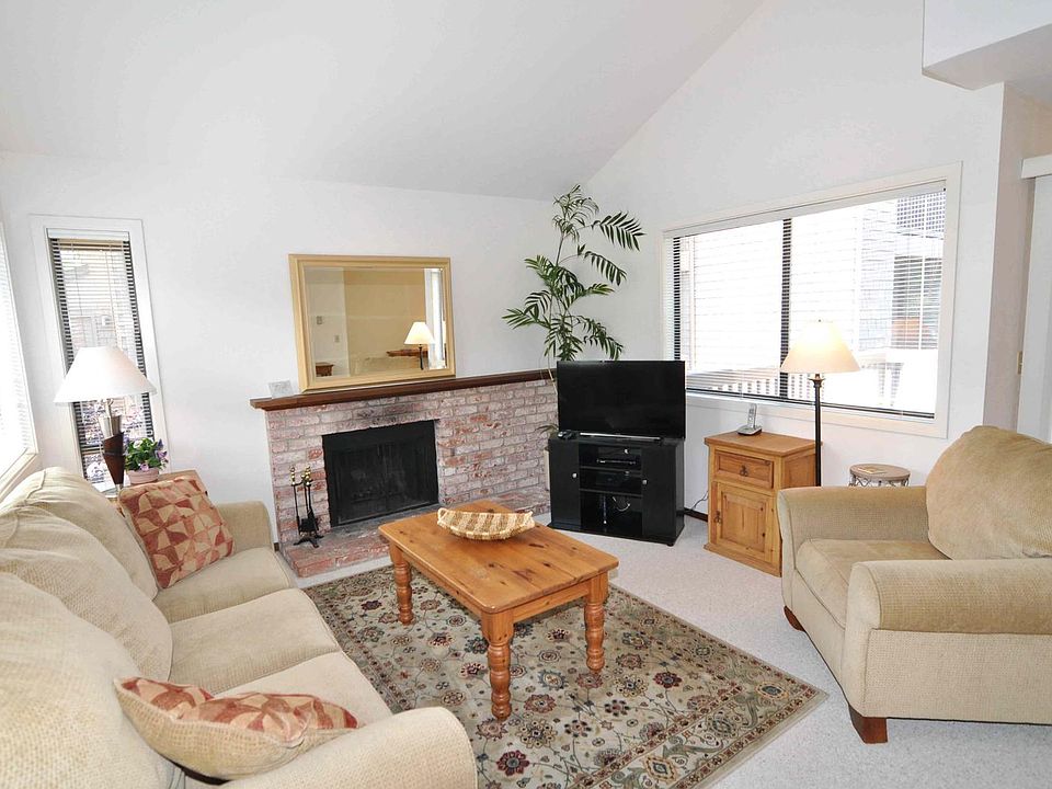 1st image of 10 Cypress Pl