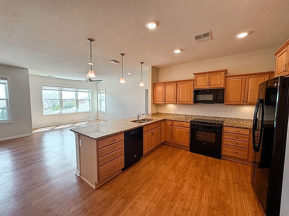 4th image of 2205 Green Hills Dr #1304