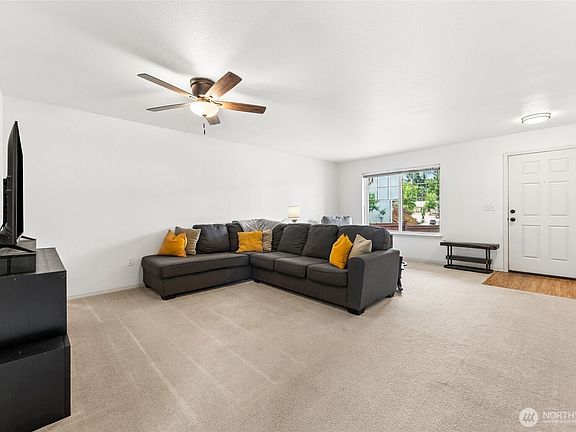 3rd image of 10549 Farwest Court SE