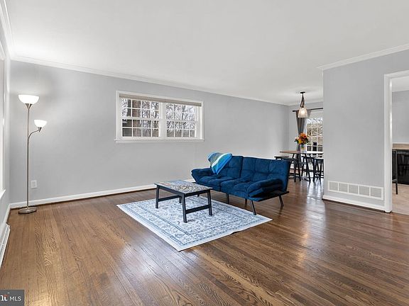 3rd image of 1029 Broadview Rd