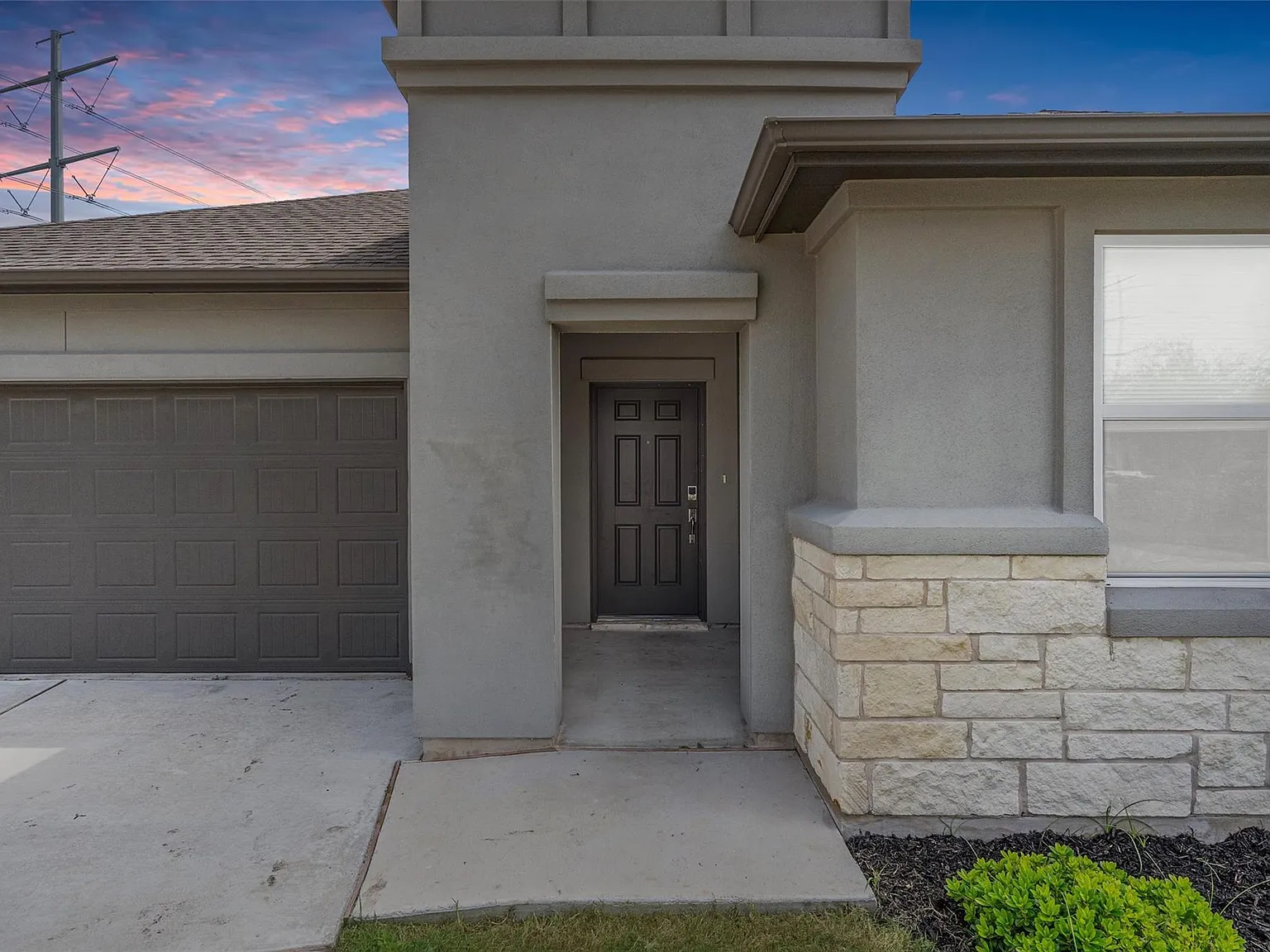 4 bed, 2.5 bath, 2253 sqft, $3,000 — Photo 3