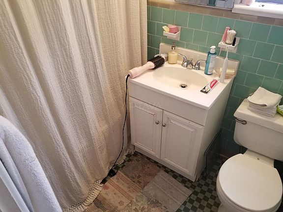 3rd image of 10 Forest St APT 10