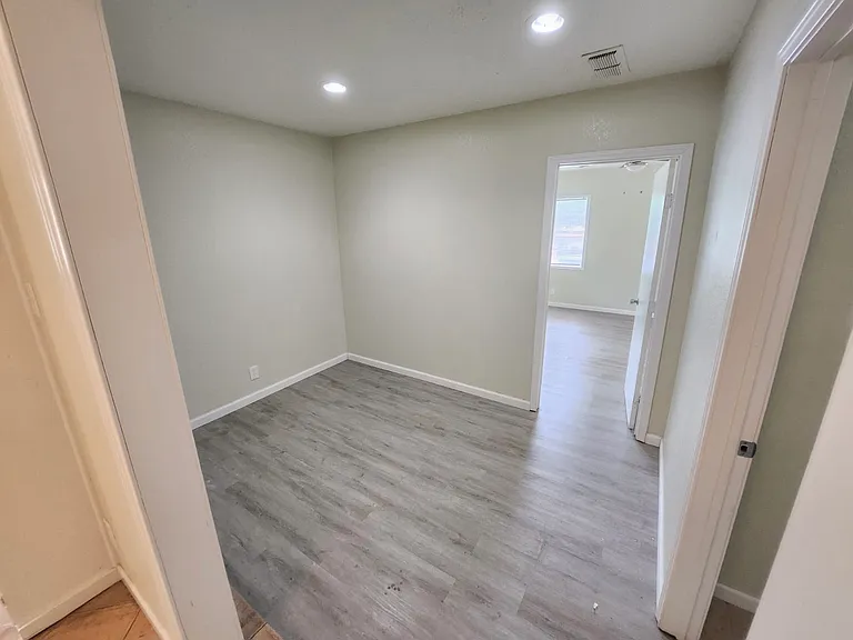 120 Glenhaven Dr — Photo 9