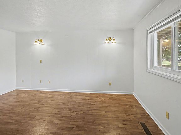 3rd image of 15 Woodstone Dr APT 26