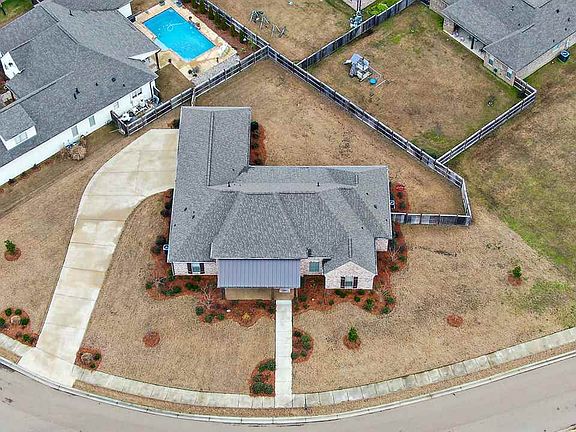 4th image of 146 Belle Terre Dr