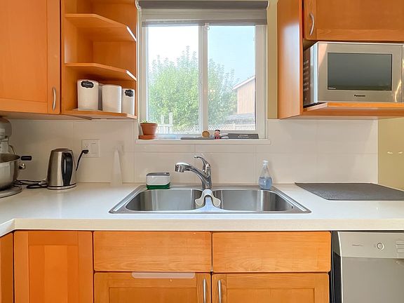 4th image of 4060 Burton Ave