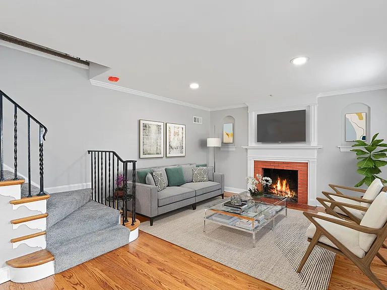 2904 Greentop Ct — Photo 4
