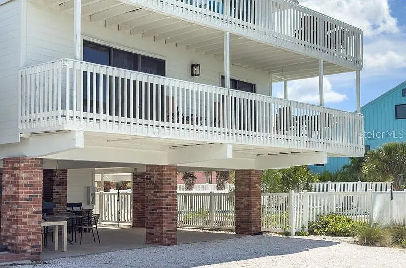 2 bed, 2.0 bath, 1363 sqft, $8,000 — Photo 3