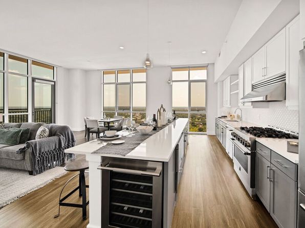 512 N College St #T312