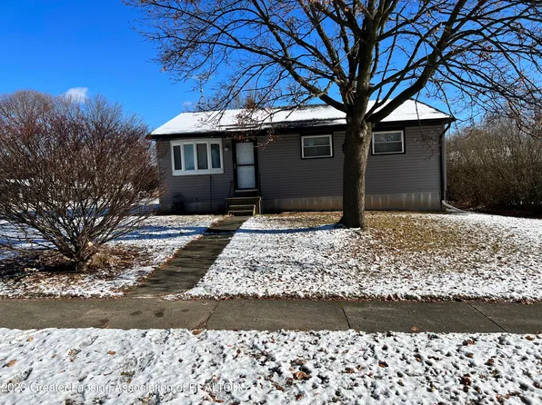 305 Harvest Ln, Lansing, MI 48917
