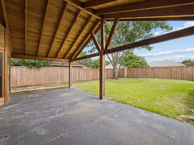 1916 Arbor Creek Dr — Photo 26