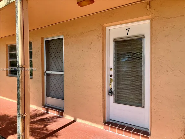 20275 NE 2nd Ave APT 7, Miami, FL 33179