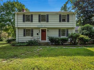 2 Heritage Cir, Clinton, CT 06413