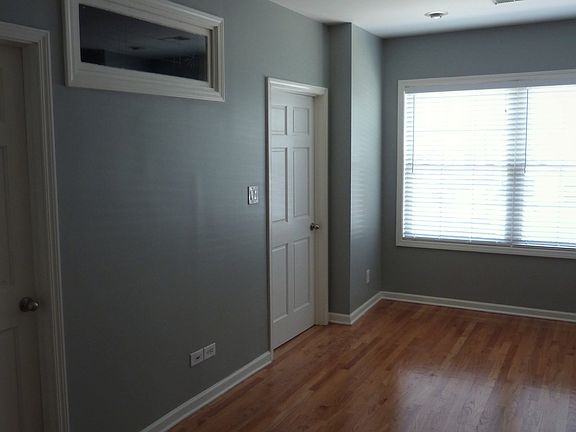 3rd image of 552 N Artesian Ave