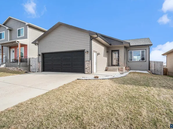 1905 E 70th St N, Sioux Falls, SD 57104