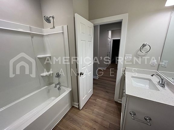 5th image of 826 Temple St