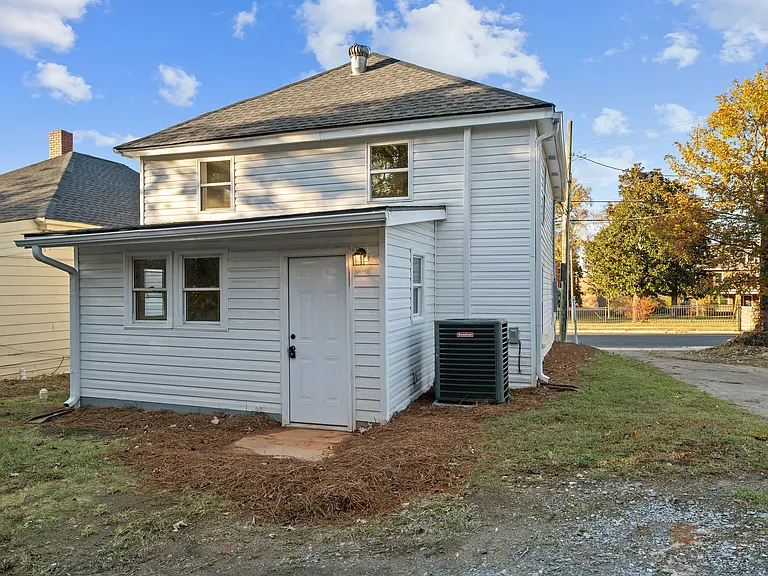 1310 Oakwood Ave — Photo 6