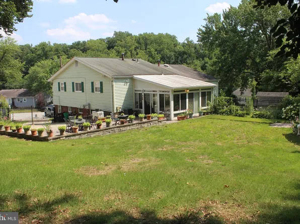 2206 Olson Ct, Temple Hills, MD 20748