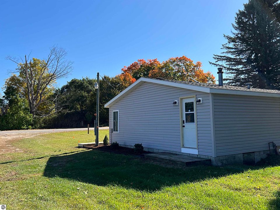 18092 Karlin Rd, Thompsonville, MI 49683 Zillow