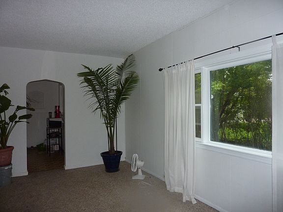 4th image of 517 N 48th Ave W