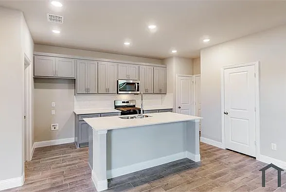 716 Portina Dr — Photo 35