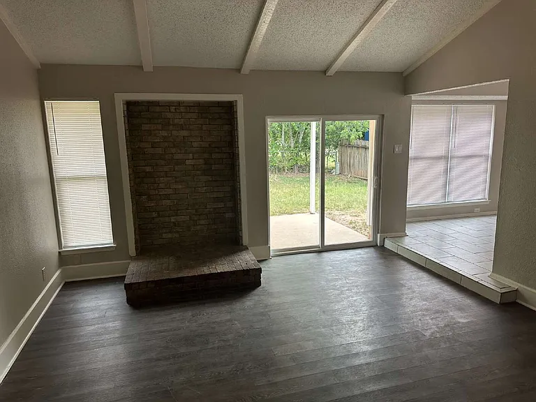 7406 Pipers Ln — Photo 3
