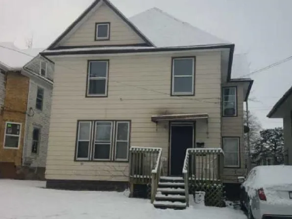 253-253 1/2 W Pleasant St, Freeport, IL 61032