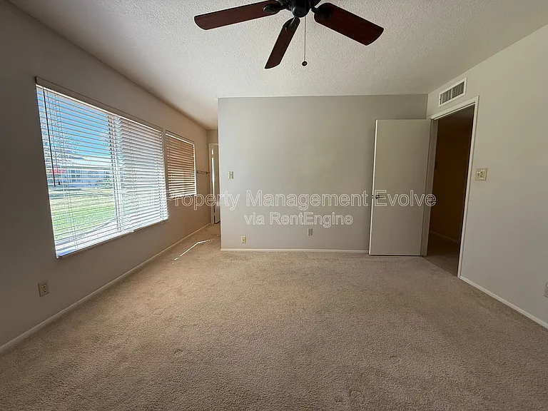 4849 E Lake Point Cir — Photo 12