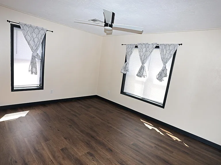 525 E Jackson Ave — Photo 8
