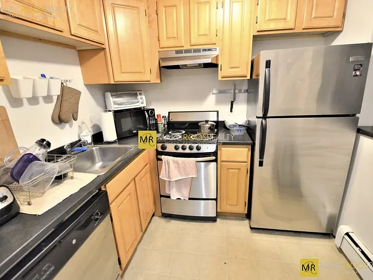 587 Beacon St #B — Photo 2