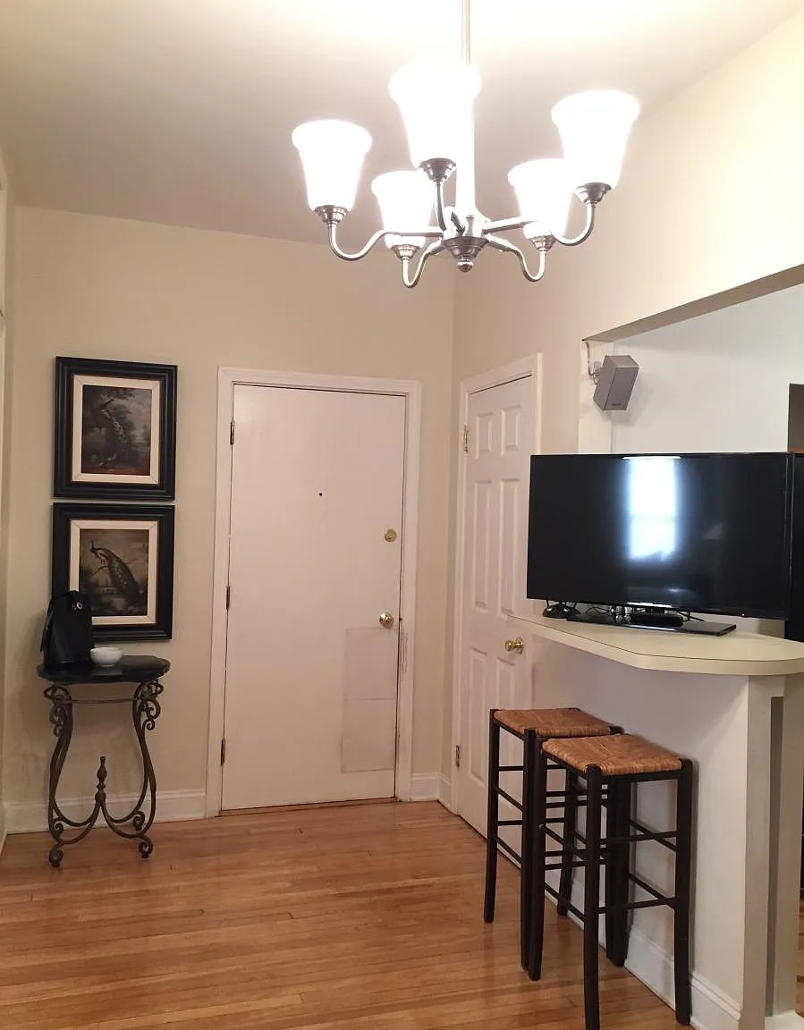 2 bed, 800 sqft, $2,700 — Photo 4