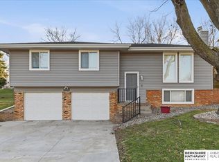 7718 Meadow Ln, La Vista, NE 68128