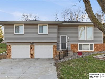 7718 Meadow Ln, La Vista, NE, 68128