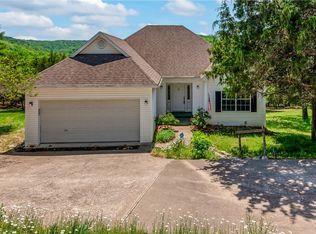 8 Apache Dr, Holiday Island, AR 72631