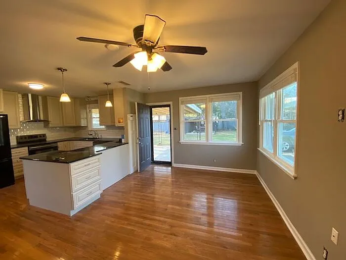 3 bed, 2.0 bath, 1740 sqft, $1,895 — Photo 3
