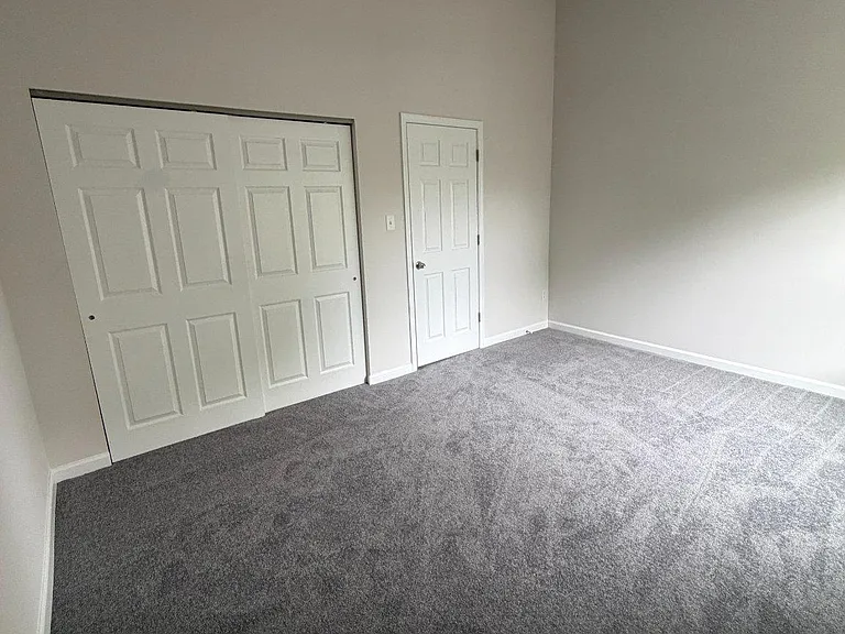 310 Lancaster Sq — Photo 10