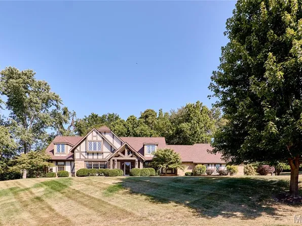 10 Forest Club Dr, Chesterfield, MO 63005