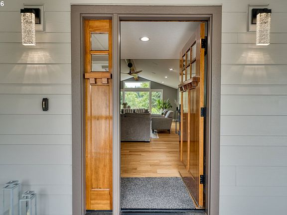 4th image of 51971 SW Creekview Pl