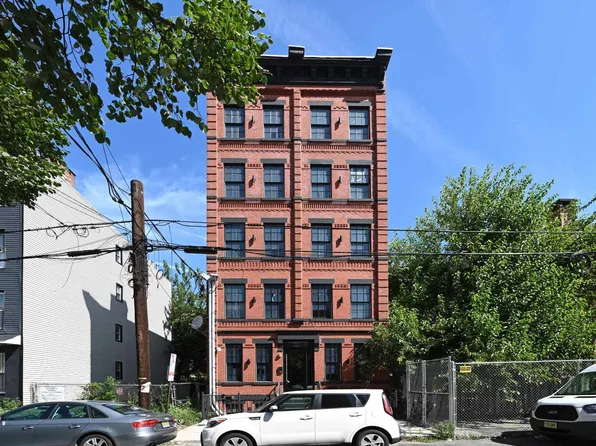 208 15th St, Jersey City, NJ 07310