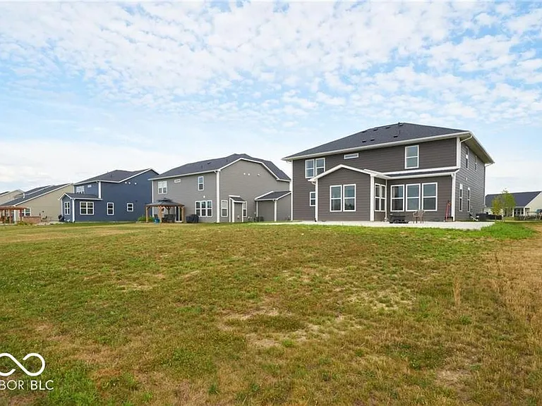 8255 Carnegie Ln — Photo 21