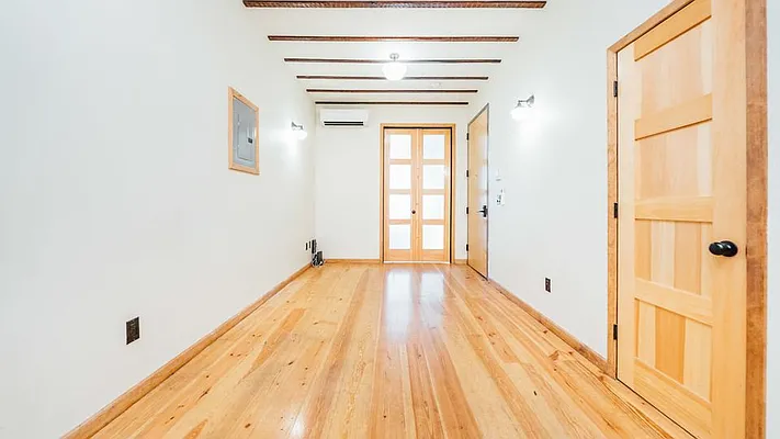 Rented by Nooklyn NYC LLC | media 122