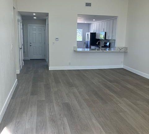 4th image of 510 Island View Cir #510