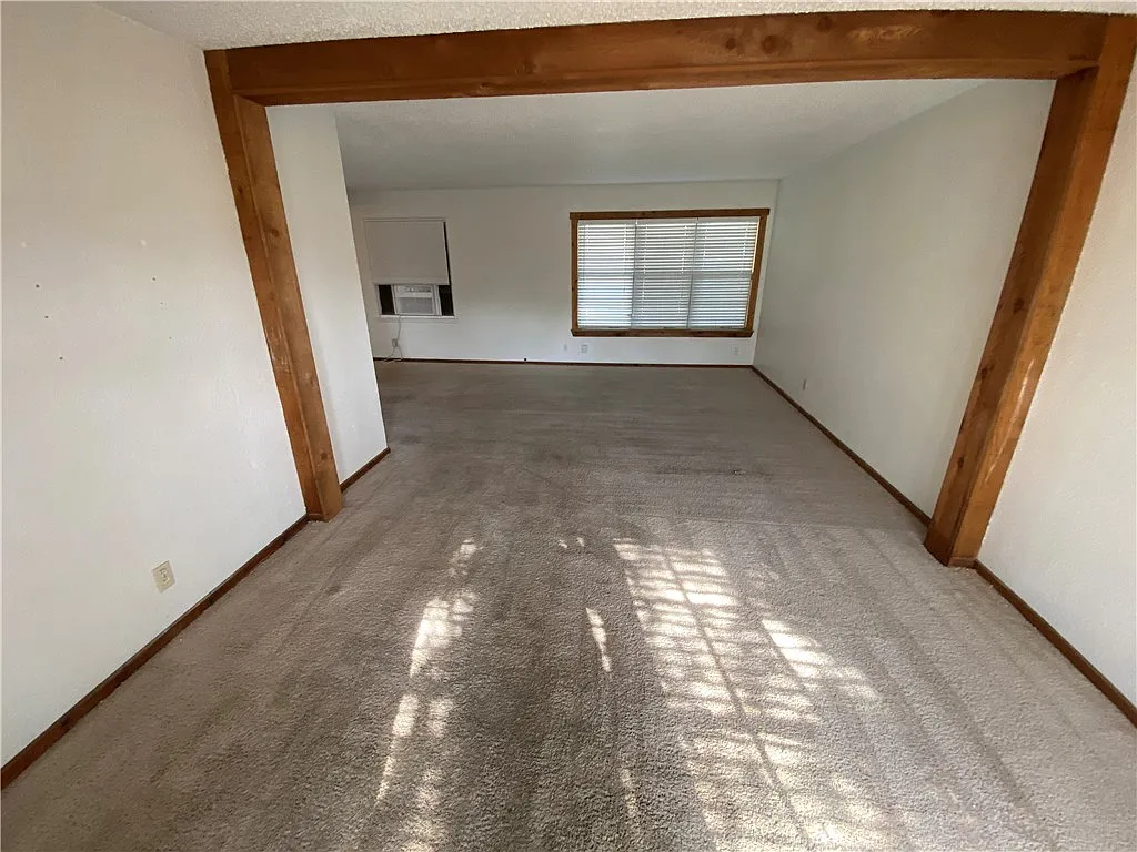 2 bed, 1000 sqft, $1,200 — Photo 2