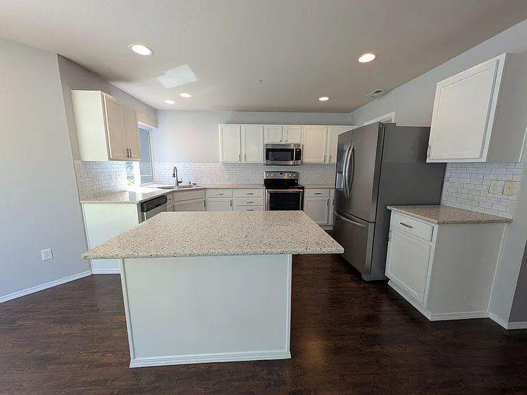 2233 Wallace Loop — Photo 7